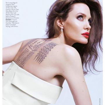 Angelina-Jolie-nudes-exposed011