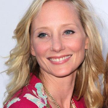 anne-heche-hot-picture-11