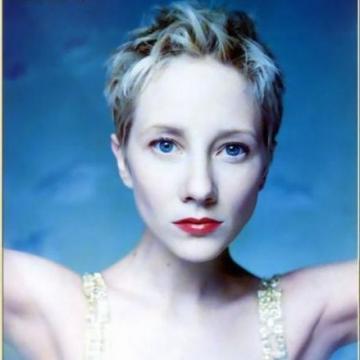 anne-heche-hot-picture-16