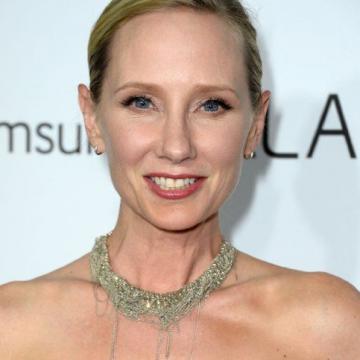 anne-heche-hot-picture-19