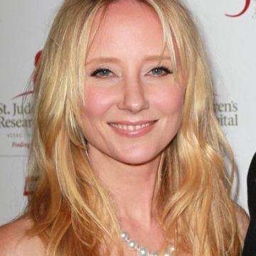 anne-heche-hot-picture-23