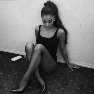 Ariana-Grande-incredible-naked-body-photo-25