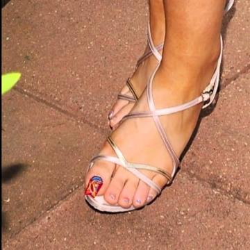 Ariana Grande sexy toes