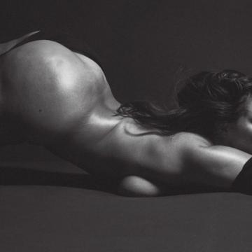 Ashley Graham totally nude