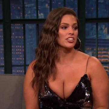 ashley-graham-big-boobs-23