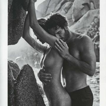 Barbara Di Creddo goes sexy and topless