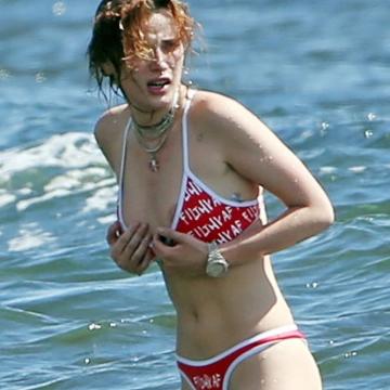 best-naked-pics-of-Bella-Thorne-nude-138