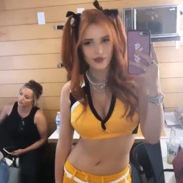 Bella-Thorne-topless-photos-16