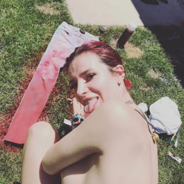 Bella Thorne shows nude boobs