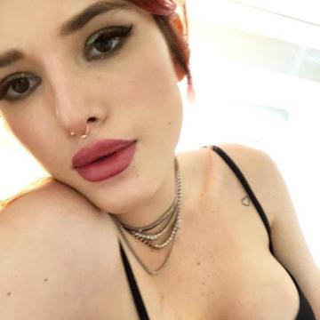 Bella Thorne stunning and sexy cleavage