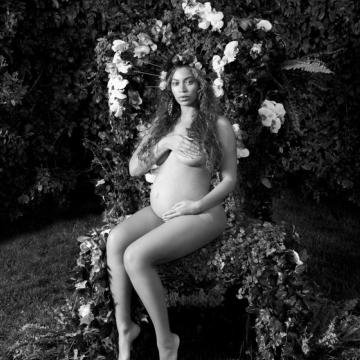 Beyonce Knowles absolutely naked and pregnant