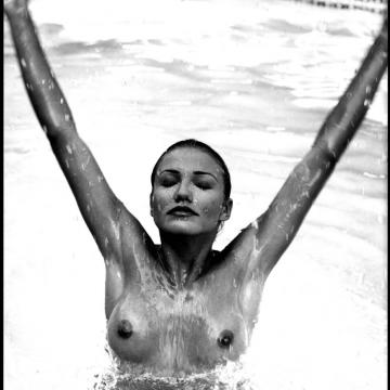 cameron-diaz-naked-breasts-26