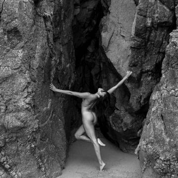 Clara Rene shows naked body