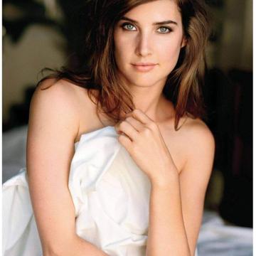 cobie-smulders-shows-sexy-naked-boobs-04