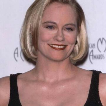 cybill-shepherd-cleavage-photo-7