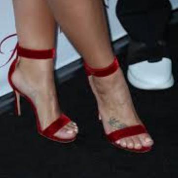 Demi Lovato feet are awesome