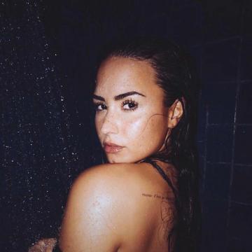 demi-lovato-goes-topless-and-nude-7