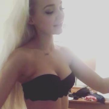 Dove-Cameron-Nude-Pictures-47