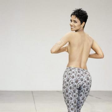 halle-berry-nude-tits-05