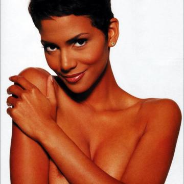 halle-berry-nude-tits-12