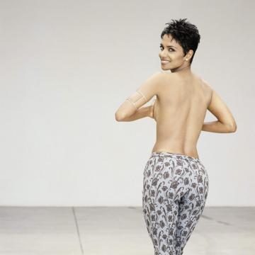 halle-berry-nude-tits-36