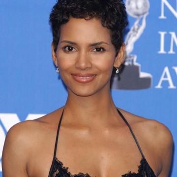 halle-berry-nude-tits-64
