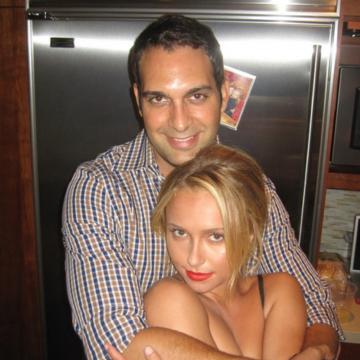 Hayden Panettiere boobs covered by man hand