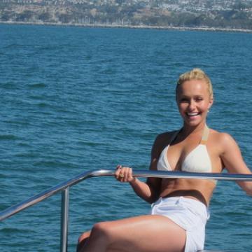 Hayden Panettiere naked for the first time