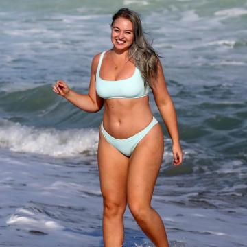 Iskra-Lawrence-Photo-Gallery-14