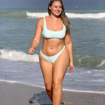 Iskra-Lawrence-Photo-Gallery-15