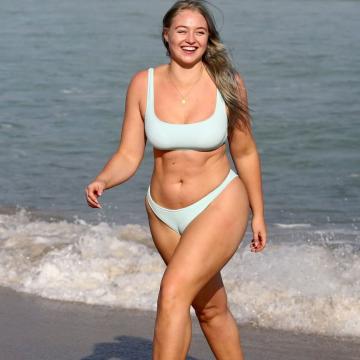 Iskra-Lawrence-Photo-Gallery-16