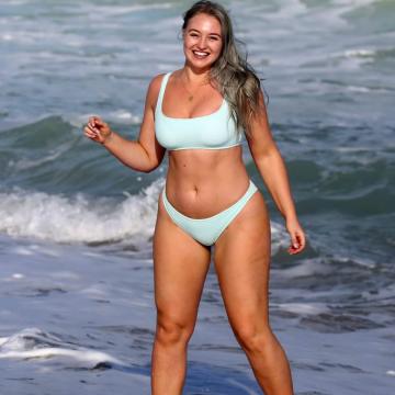 Iskra-Lawrence-Photo-Gallery-17