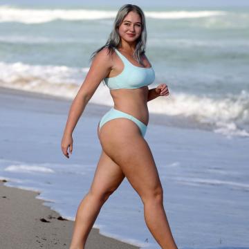 Iskra-Lawrence-Photo-Gallery-18