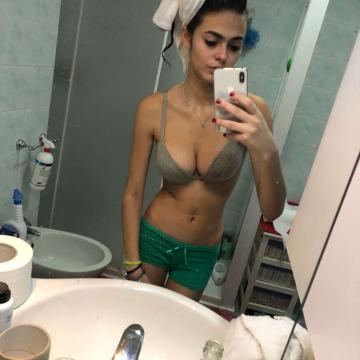 Italianinha-Giuly-Instagram-Amateur-Porn-Photos-2
