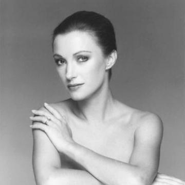 jane-seymour-goes-naked-and-topless-1