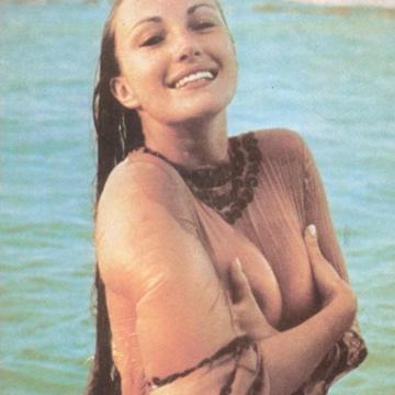 jane-seymour-goes-naked-and-topless-2