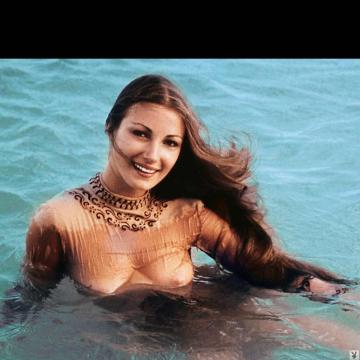 jane-seymour-goes-naked-and-topless-6