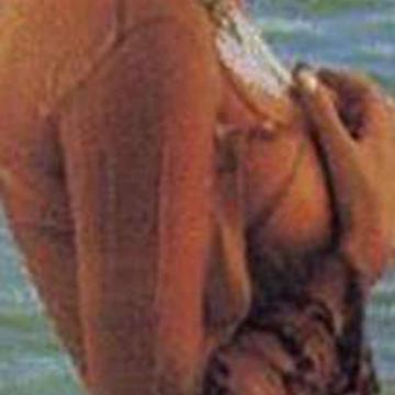 jane-seymour-goes-naked-and-topless-9