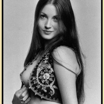 jane-seymour-hot-7