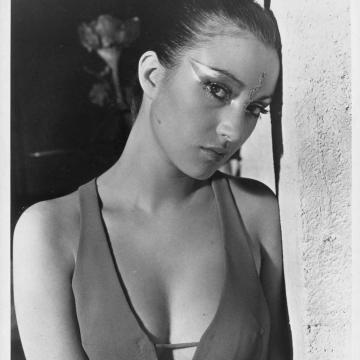 jane-seymour-sexy-black-and-white-photo-6