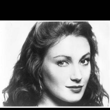 jane-seymour-sexy-black-and-white-photo-7