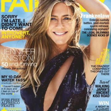 Jennifer-Aniston-caught-naked-05
