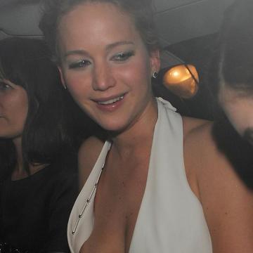 Jennifer Lawrence oops sideboob