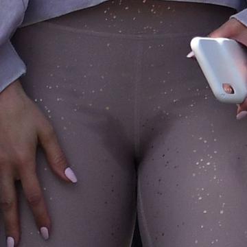 Jennifer Lopez shows her sexy ass