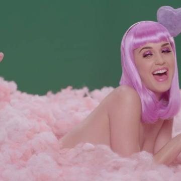 katy-perry-boobs- pictures-45
