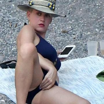 katy-perry-naked-leaked-pics-16