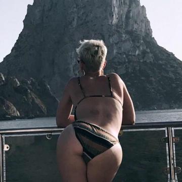Katy Perry topless and sexy bikini ass