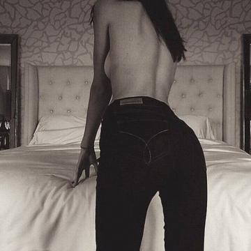 kendall-jenner-ass-and-topless-pics-21