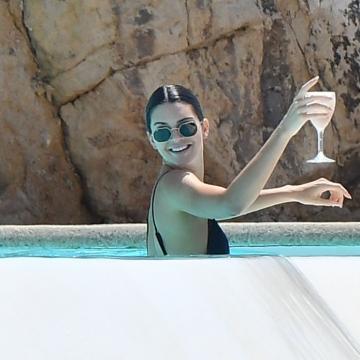 kendall-jenner-nudes-are-everywhere-085