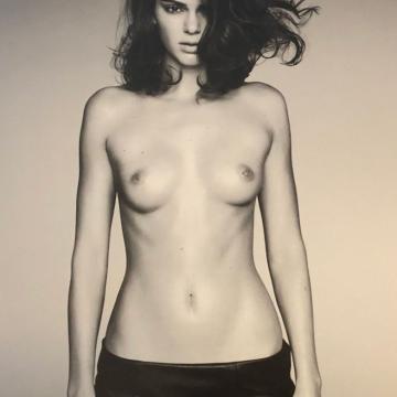 kendall-jenner-nudes-are-everywhere-093
